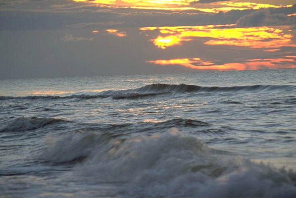 Ostsee - Sonnenuntergang mit Wellen, Polen