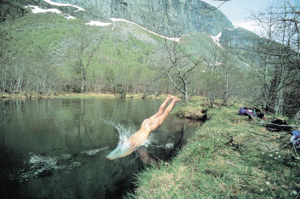 Norangsdalen Sunnmøre man diving nature activity clear cold river, Norwegen