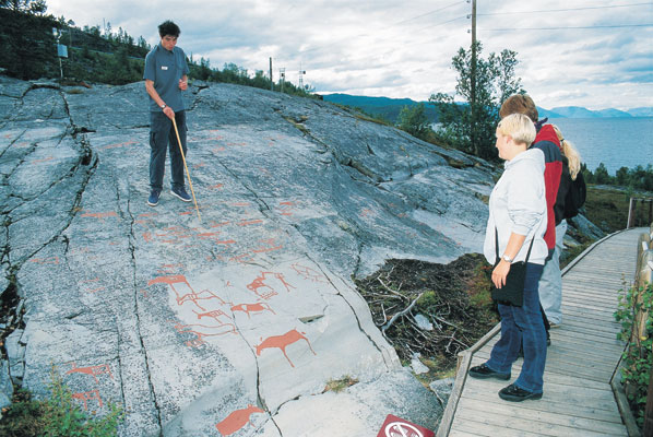 Alta Alta Museum Rock carvings Guide explaining Tourists watching culture, Norwegen