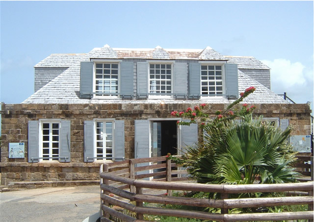 Shirley Heights - Lookout das Haupthaus der Befestigungsanlage - main builduing of the fortress, Antigua & Barbuda