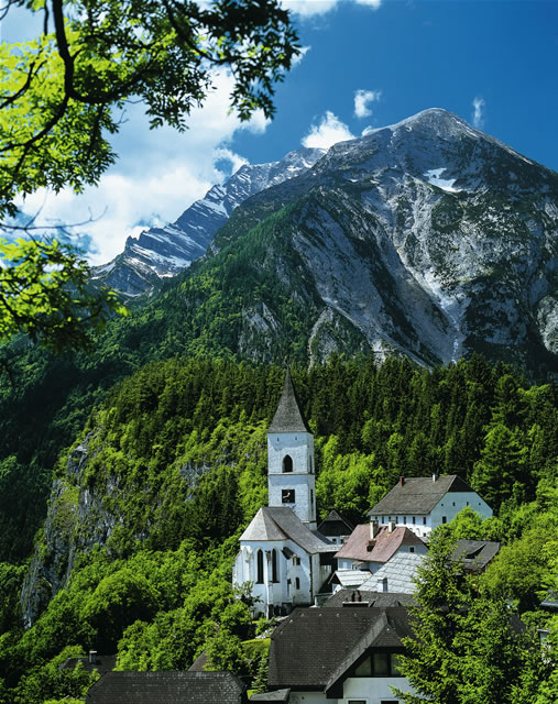 Steiermark - Blick auf das Dorf Püngg am Grimming [Weinhäupl], Österreich